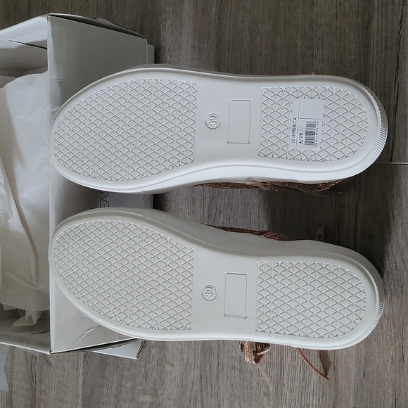 *Brand New Head Over Heals EU39 - Picture 2 of 5